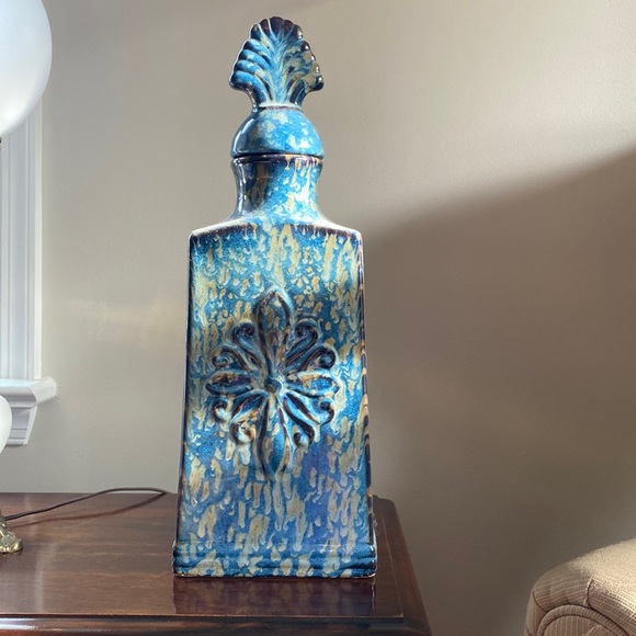 Three Hands Corporation Accent Piece with Lid - Picture 1 of 5